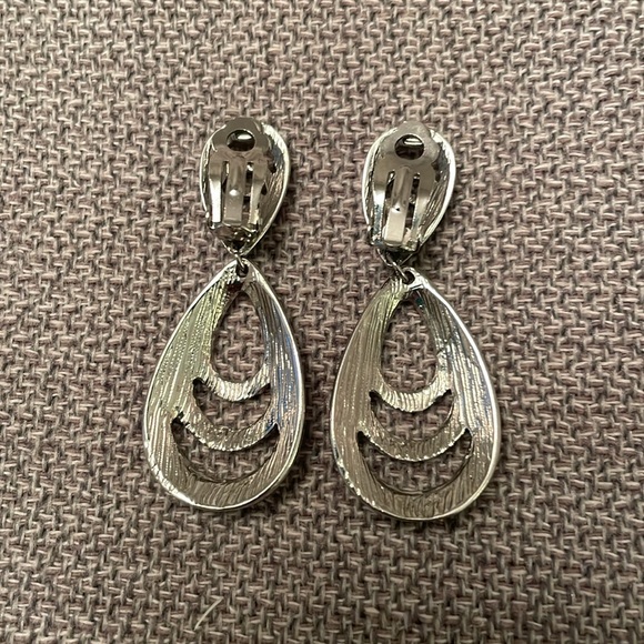 Clip On Silver Tone Earrings Hammered Look - Picture 4 of 10